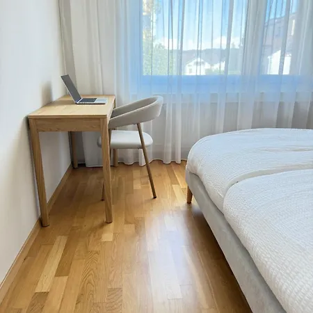 3-bedroom Family & Business Free Parking *