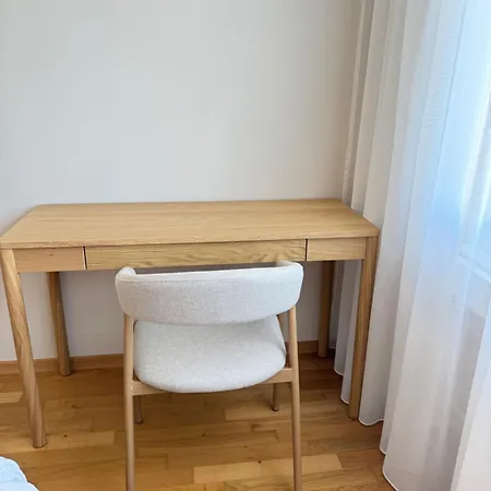 3-bedroom Family & Business Free Parking *