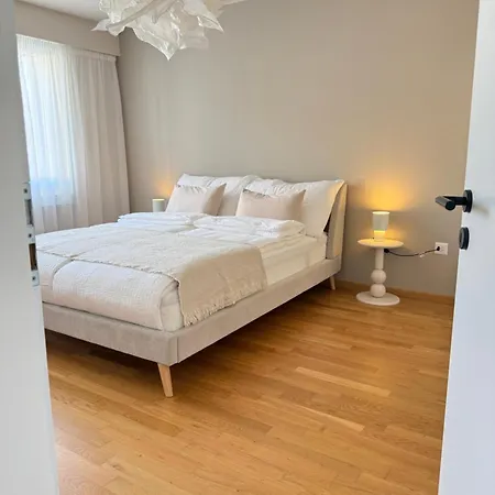 3-bedroom Family & Business Free Parking