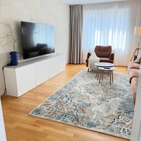 3-bedroom Family & Business Free Parking