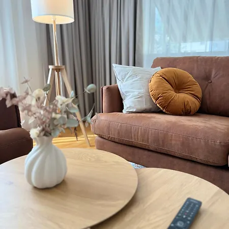 3-bedroom Family & Business Free Parking Apartment *