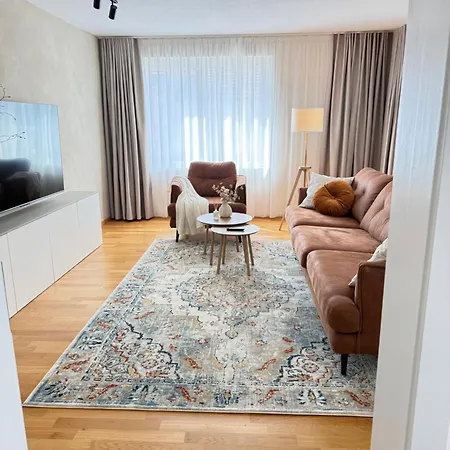 3-bedroom Family & Business Free Parking