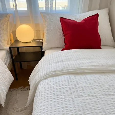 3-bedroom Family & Business Free Parking *