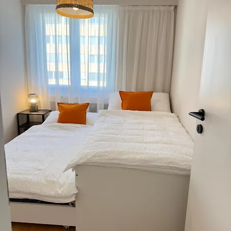 3-bedroom Family & Business Free Parking Apartment *