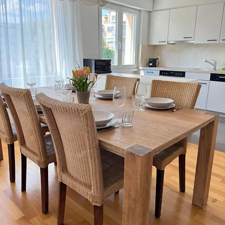 3-bedroom Family & Business Free Parking