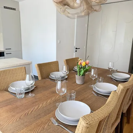 3-bedroom Family & Business Free Parking *