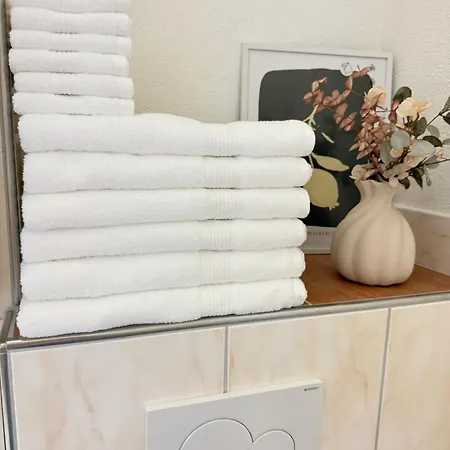 3-bedroom Family & Business Free Parking *